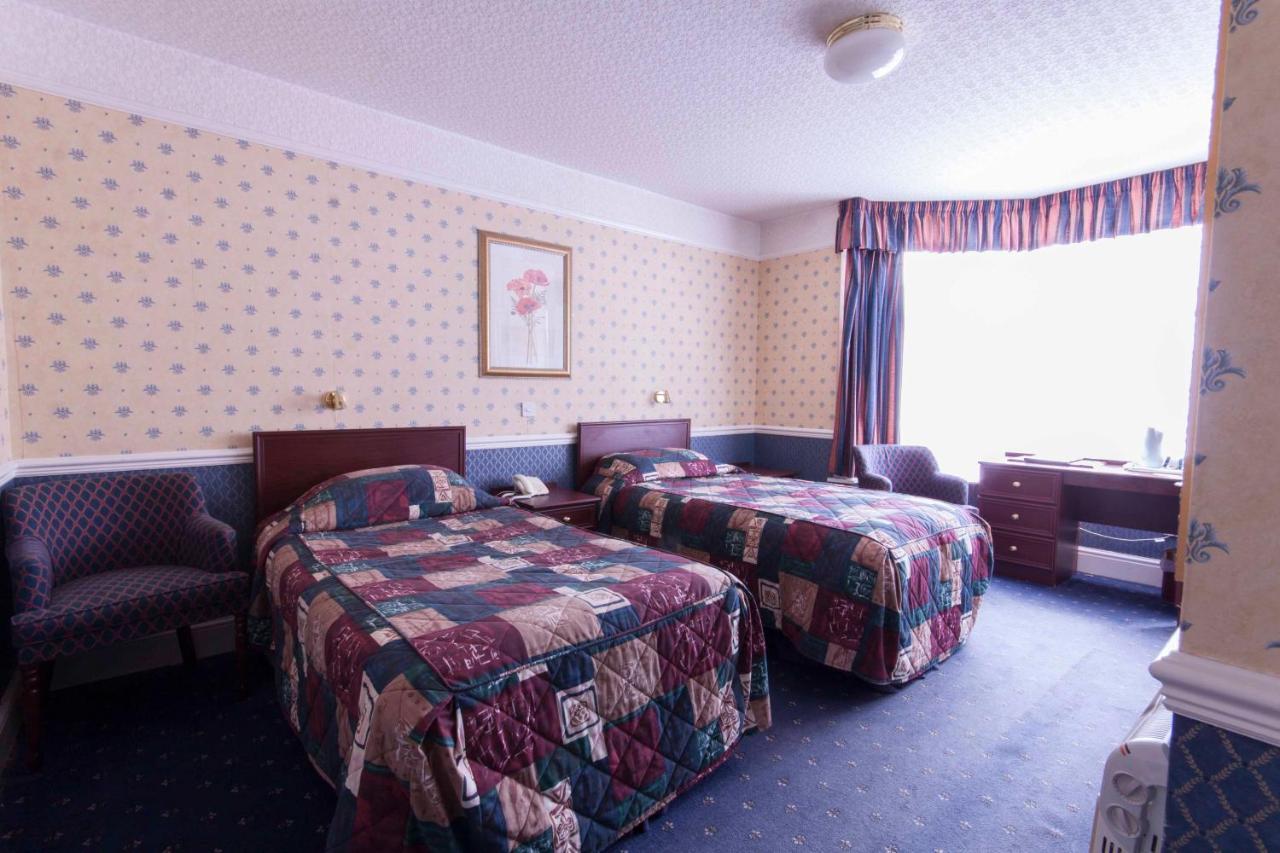 Roselawn Hotel Reading Room photo
