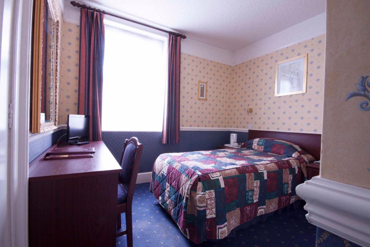 Roselawn Hotel Reading Room photo